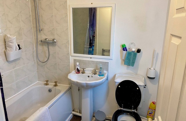 Comfortable 1-Bed Retreat in Batley - sleeps 3