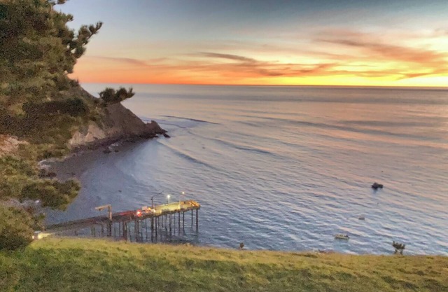 Comfortable 2-bedroom cottage with WiFi, AC in beautiful Point Arena, CA