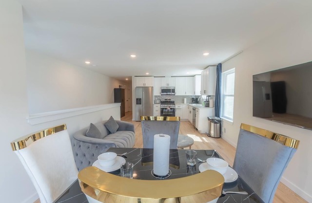 Comfortable 3BR/2BA Home , 2 Units in One+ Great for Family Trips +Free Parking