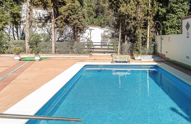 Comfortable and compact apartment in Ribera del Guadiaro apartment complex with community pool.
