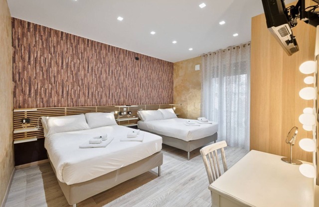 Comfortable and cozy apartment full of design details that can accommodate up to 6 people! Located at Porta Palazzo area, a multi-ethnic neighborhood and set of the oldest flea market in Italy, the historic Balon on Saturday morning. Torino-Dora train st