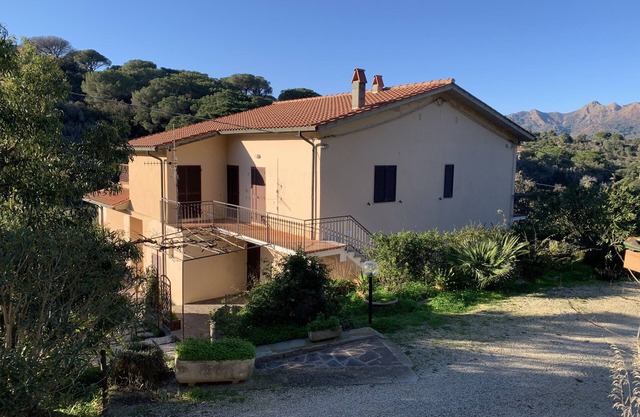 Comfortable apartment in quiet area a few meters from the sea