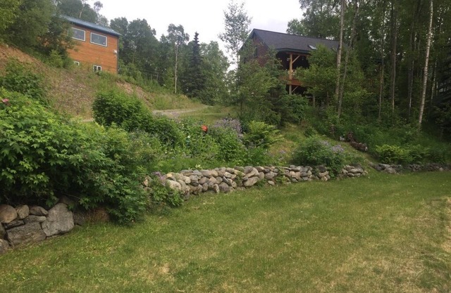 Comfortable apartment with spectacular mountain and ocean views.