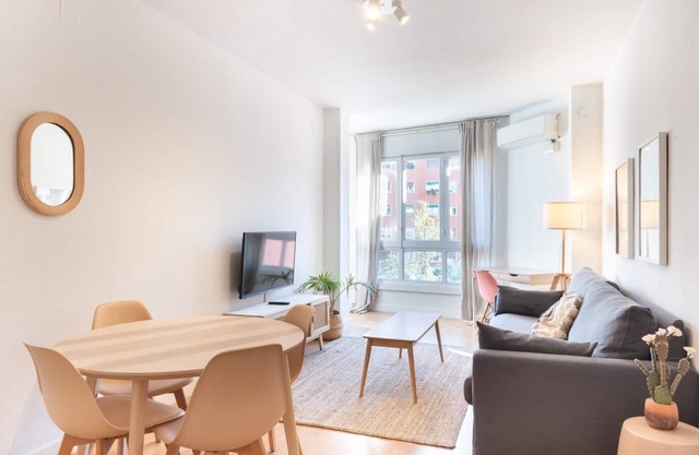 Comfortable Apt. for groups next to S. Familia