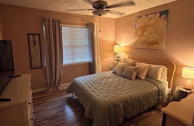 Comfortable Calm Condo in Historic Gainesville 2 Bedroom