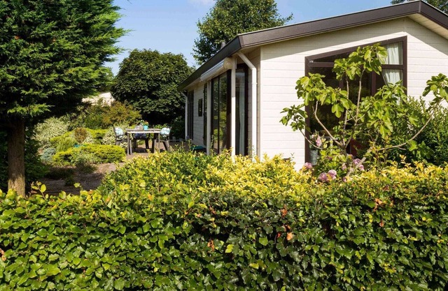 Comfortable chalet with dishwasher, sea at 3.5 km, in Egmond