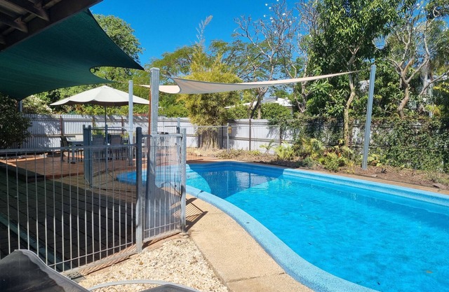Comfortable,clean,pet Friendly,great Entertainment Area,fantastic Pool