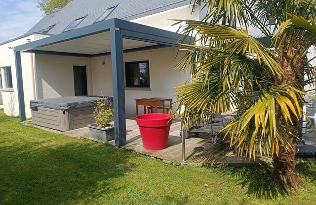 Comfortable family home with high-end spa between forest, city and sea