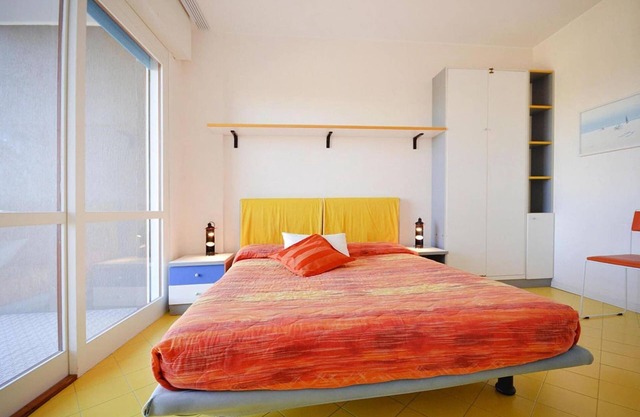 Comfortable Apartment by the Café