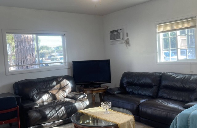 Comfortable nice big studio. With full kitchen