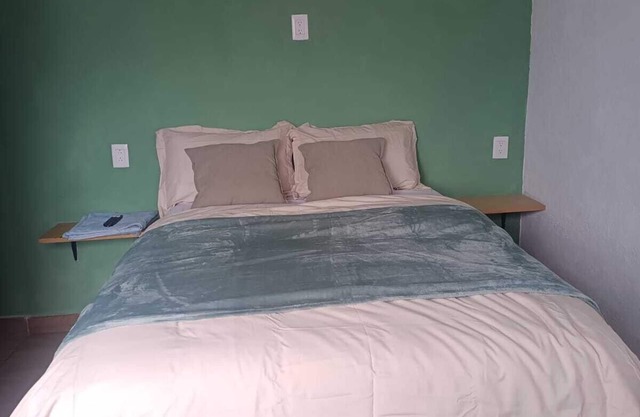 Comfortable room with private bathroom next to plaza candiles in Querétaro