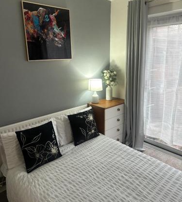 Comfortable Stay With Garden View Near Long Riding