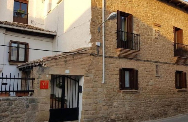 Comfortable stone house, near Pamplona and 100 m from the medieval enclosure