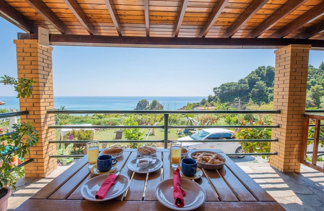 comfortable studio apartment, pelekas beach, 40 meters from the beach, rainbow