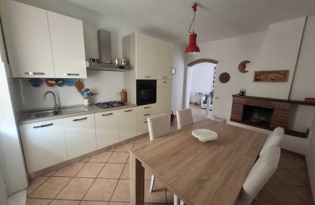 Comfortable two-room detached apartment a stone's throw from the sea in the green hills.