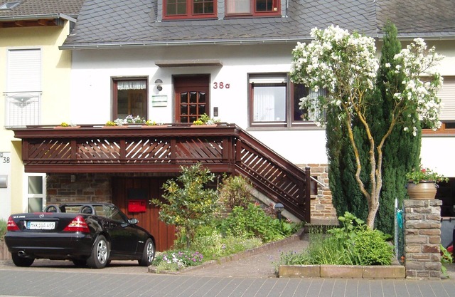Comfortably furnished apartments in a central location beside the River Moselle in Alken.