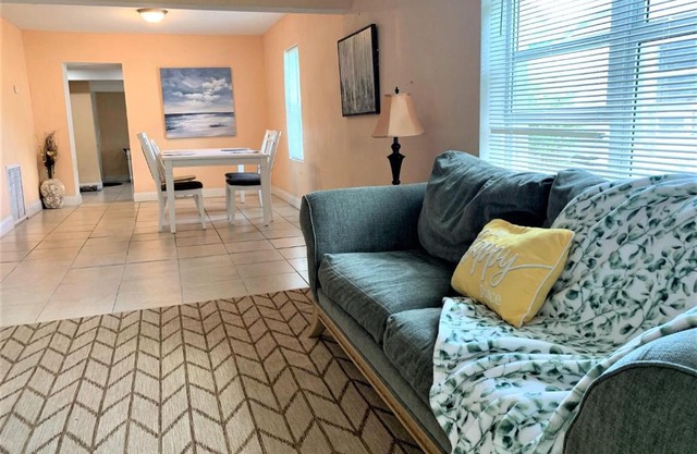 Comfy 3br Home in Downtown Delray - 6min to Beach