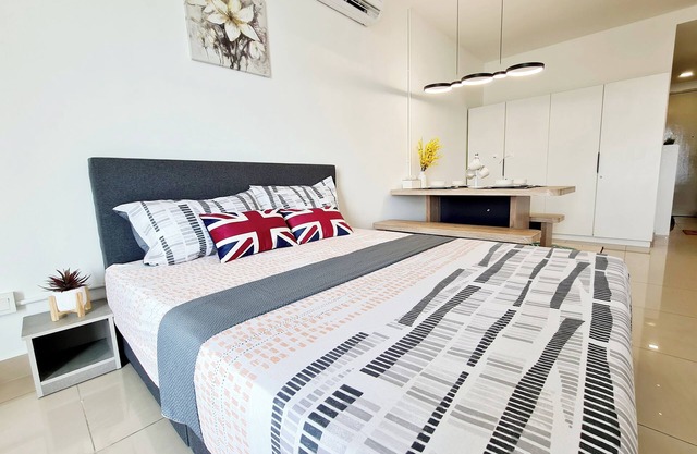 Comfy 4 Guest Studio Subang Jaya SS15 Courtyard First Subang with Free Wifi