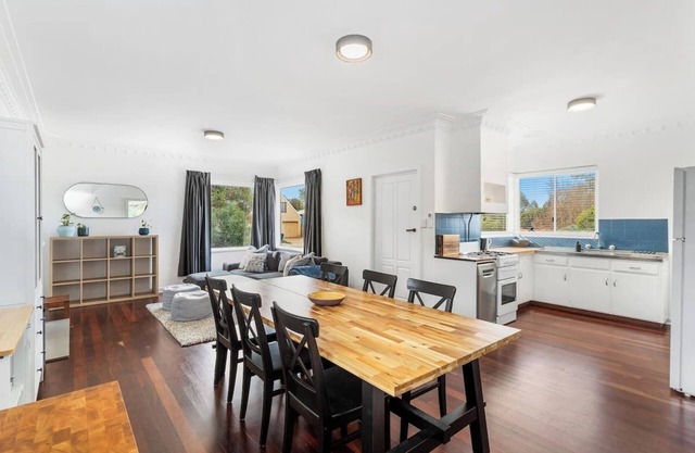 Comfy 60's era 3 Bedroom Entire home