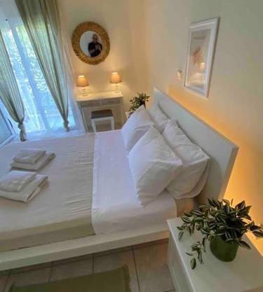 Comfy and Convenient by the Beach