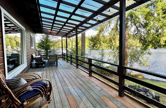 Comfy Cozy Cabin on The Lake near Snohomish, Washington