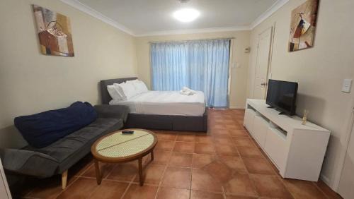 Comfy Granny Flat Studio in Mermaid Water