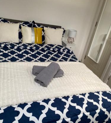 Comfy loft room Wembley stadium 6 minutes away