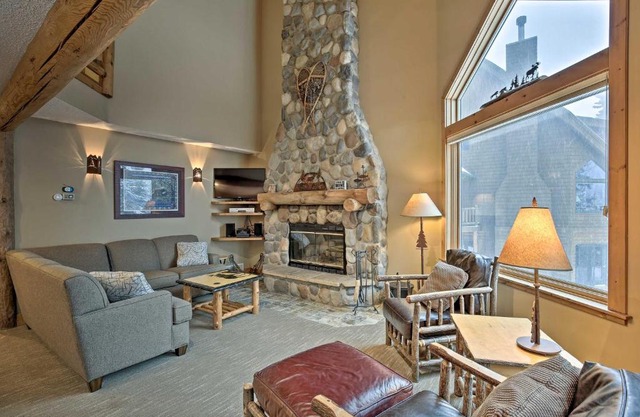 Comfy Lutsen Mountain Villa with Balcony and Grill