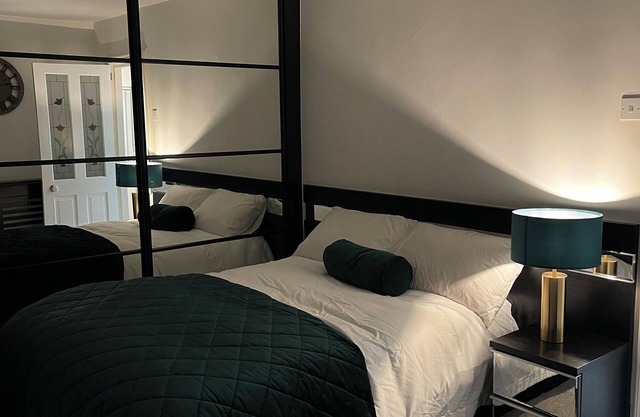 Comfy NEC & BHX Airport Stay + Free Parking