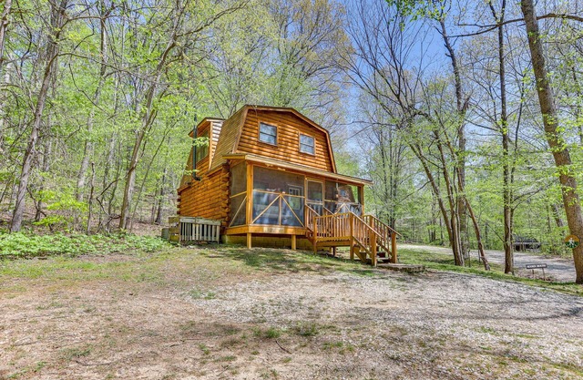 Comfy Taswell Cabin Rental - Community Amenities!