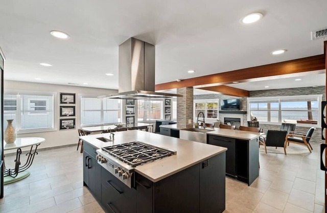 Compass 2BR Suite - Gourmet Kitchen - Water view