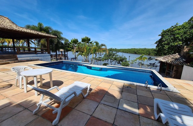 Complete suite in a condominium overlooking the river