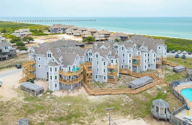 Condo in Duck with ocean and pool views