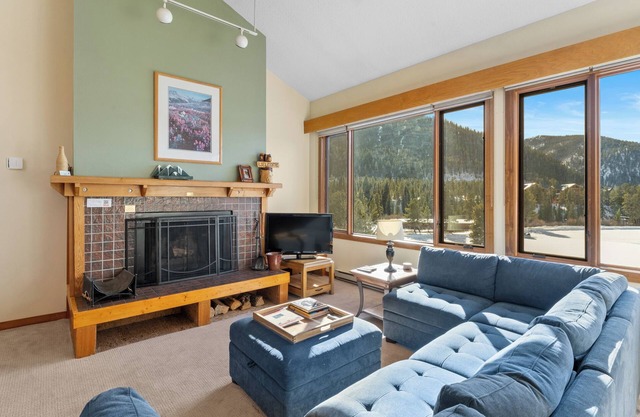 Condo Near Keystone Lake & Ski Village, Tons to do & Unwind by the Fireplace!