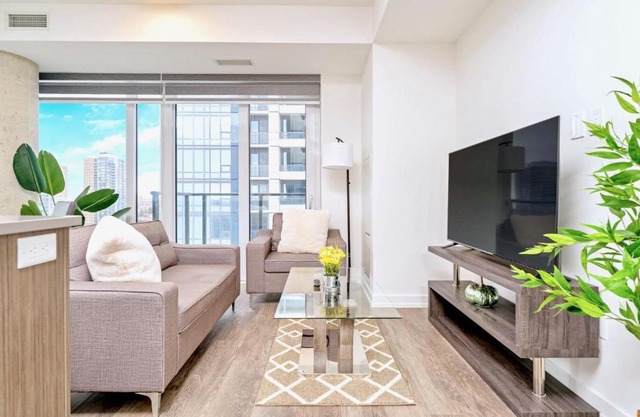 Condo Unit with Stunning Views & Amenities