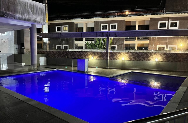 Condomínio com Piscina á 500m da Praia