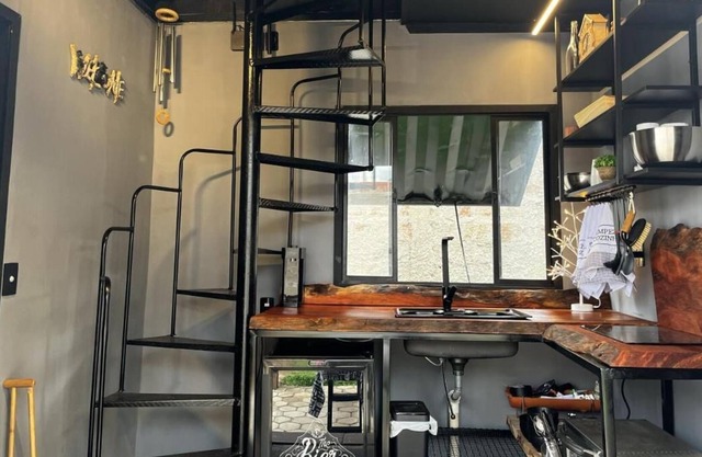 Container with projector, wi-fi and garage - 20km from Brotas