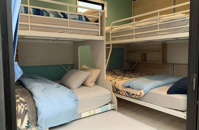 Containertrailer D 1 unit can accommodate up to 6 /Kashiwa City Chiba