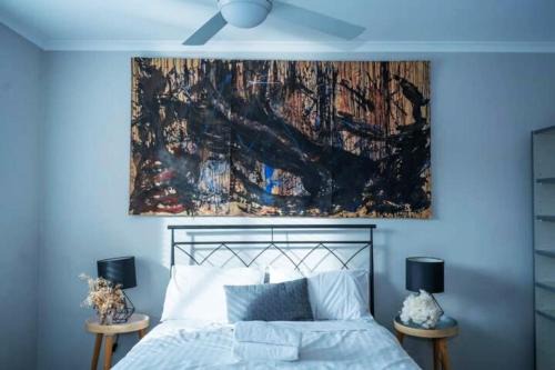 Contemporary 2BR apartment near Kingston - Hosted by Canstay