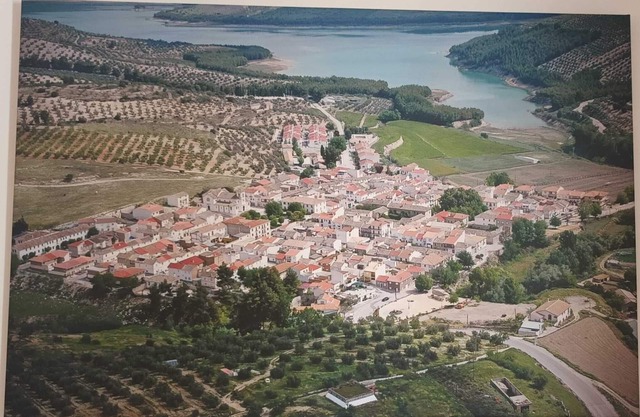 Contemporary Comforts in a 125-Year-Old Heritage House Surrounded by Nature
