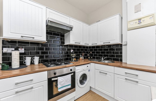 Contemporary Comforts in a Vibrant Urban Hub