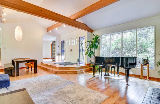 Contemporary Portland Retreat w/Forest Views