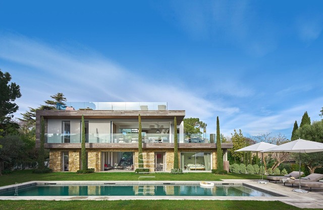 Contemporary style luxury villa with 5 bedrooms on Cap d Antibes, near the beach