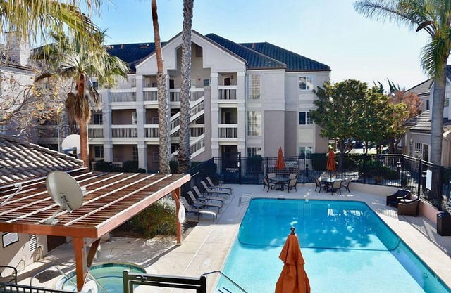 Convenient Location! Pets Allowed, Onsite Pool, Parking, Free Breakfast