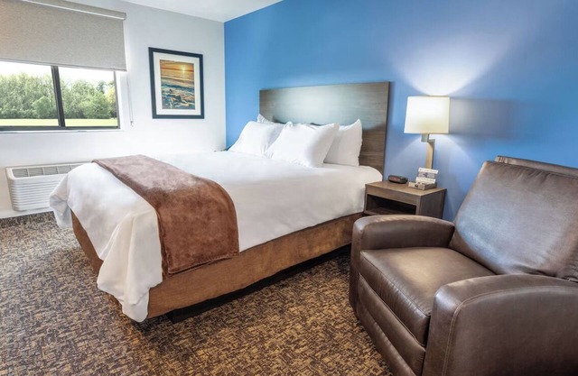 Convenient Retreat by Mississippi River w/Full Kitchen Space