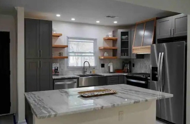 Convenient & stylish 2 bedroom, 2 bath with modern touch in quiet neighborhood.