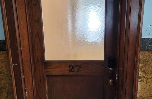 Cool 2-bedroom apartment with AC in Lorain