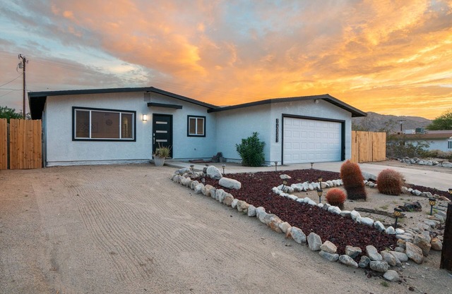 *Cool Coyote* 5 min to Joshua Tree NP* Pool*