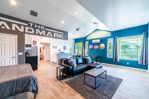 Coolidge Modern Studio right next to pool and amenities