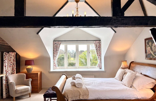 Coomb Barton - Rustic Elegance with Hot Tub